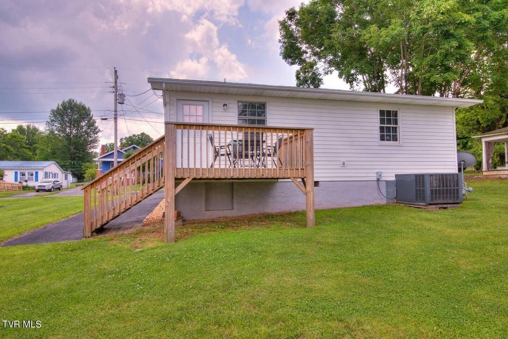Photo of 2418 Vines Street, Johnson City, TN 37604 (MLS # 9999531)