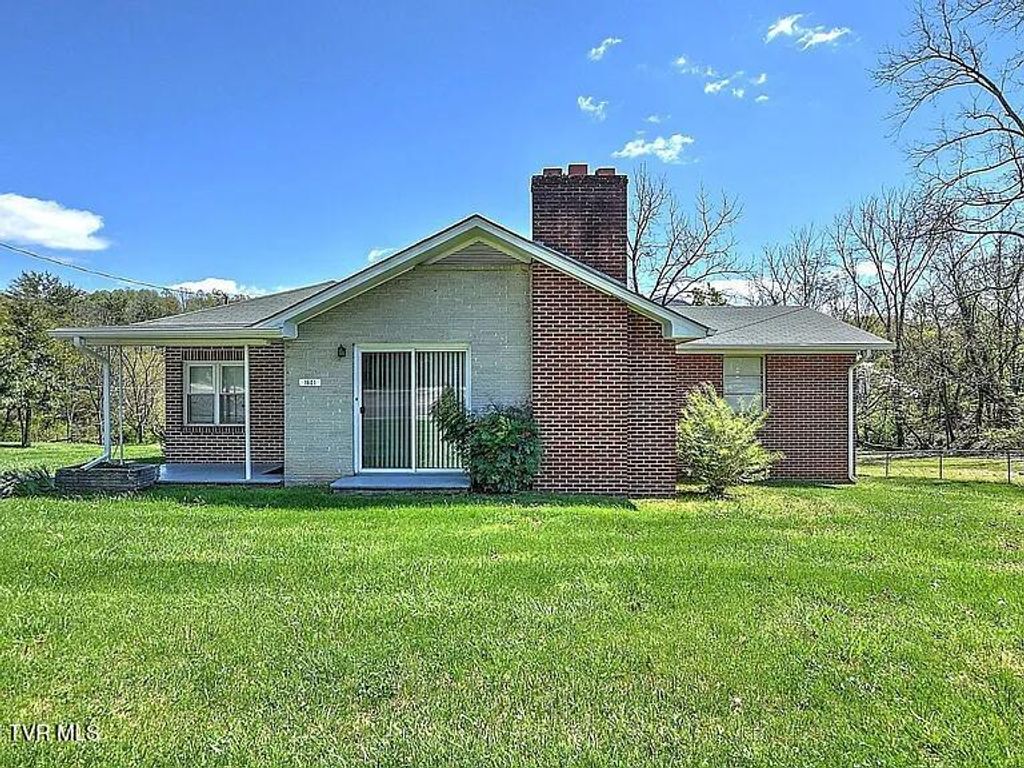 Photo of 1601 Cherokee Road, Johnson City, TN 37604 (MLS # 9990863)