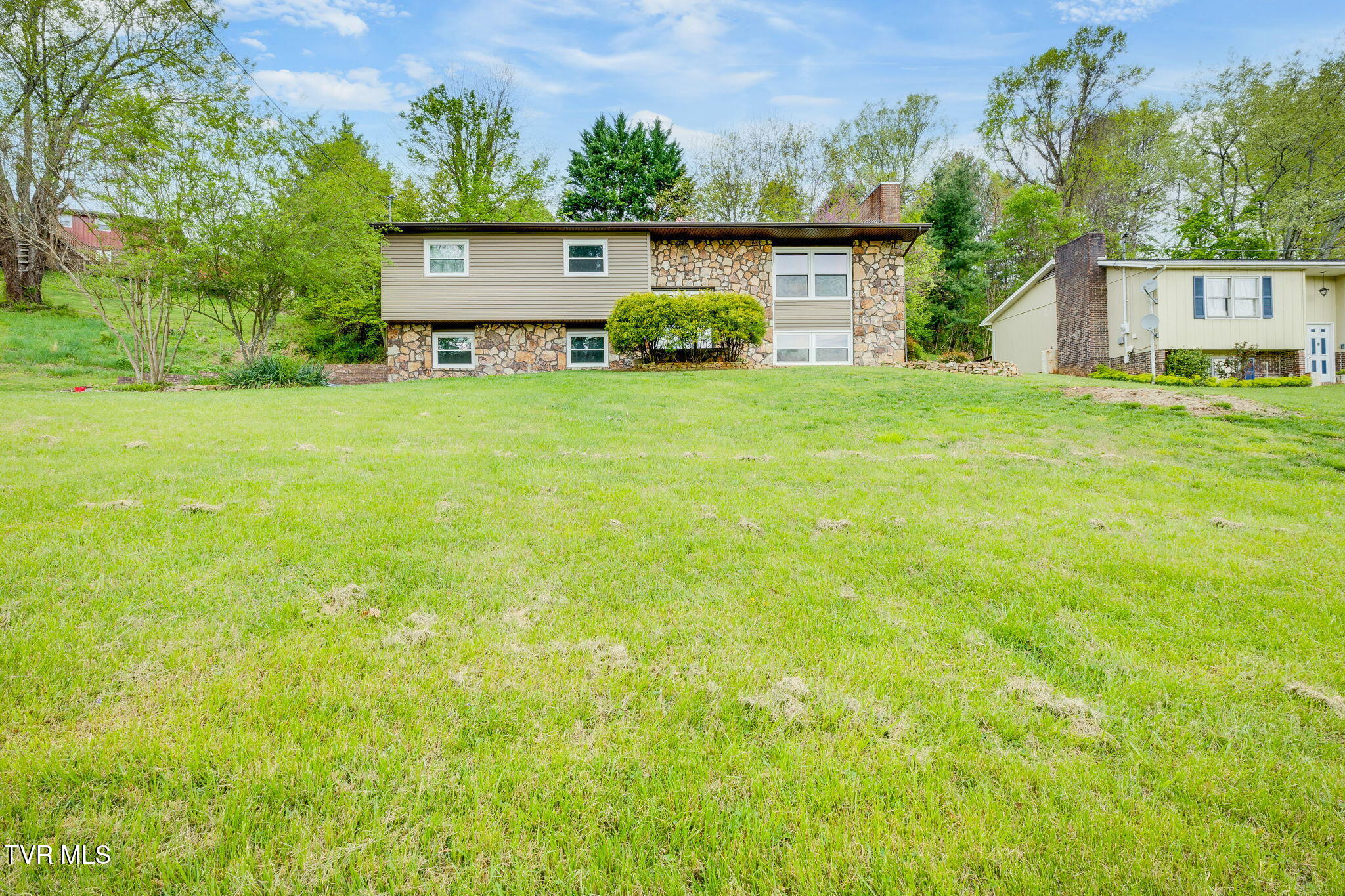132 Lancaster Drive, Kingsport, Tennessee image 2