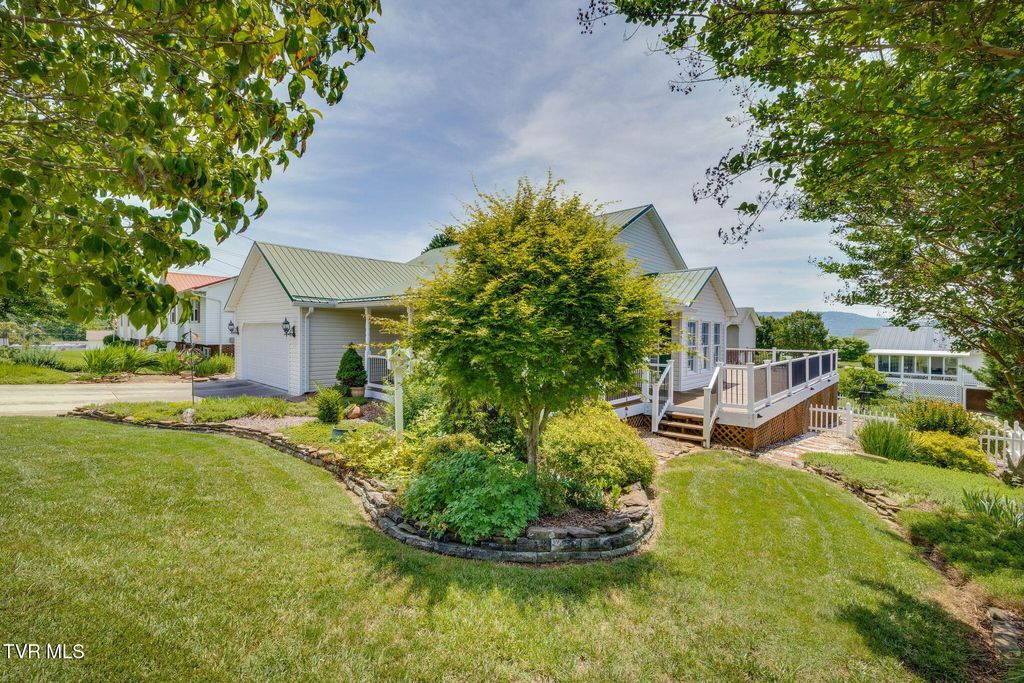 Photo of 224 Chickasaw Circle, Church Hill, TN 37642 (MLS # 9996132)