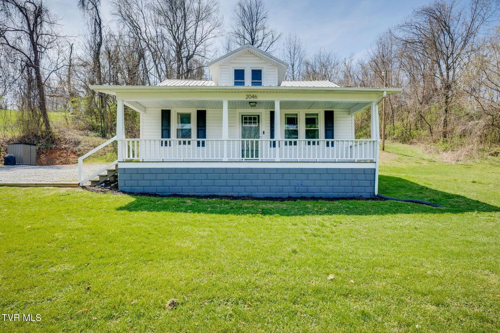 Photo of 2046 Carolina Avenue, Bristol, TN 37620 (MLS # 9992921)
