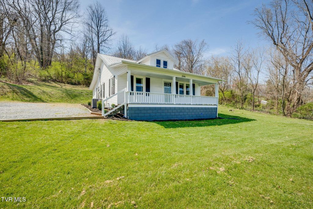 Photo of 2046 Carolina Avenue, Bristol, TN 37620 (MLS # 9992921)