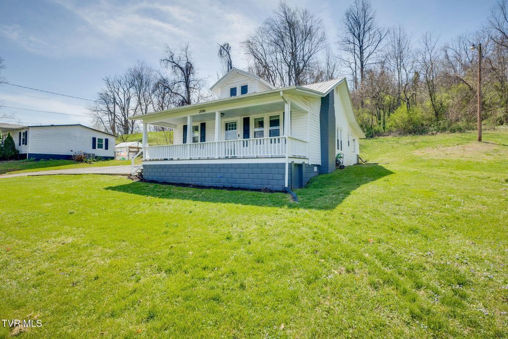 Photo of 2046 Carolina Avenue, Bristol, TN 37620 (MLS # 9992921)