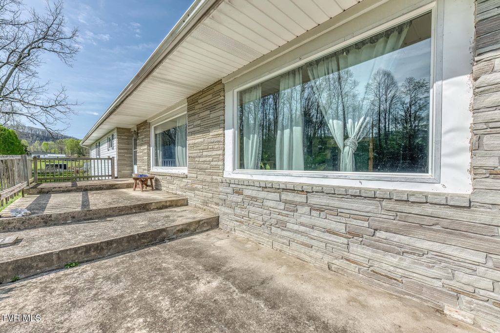 Photo of 1436 Charity Hill Road, Elizabethton, TN 37643 (MLS # 9993428)