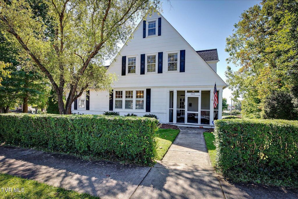 Photo of 809 Yadkin Street Street, Kingsport, TN 37660 (MLS # 9985819)