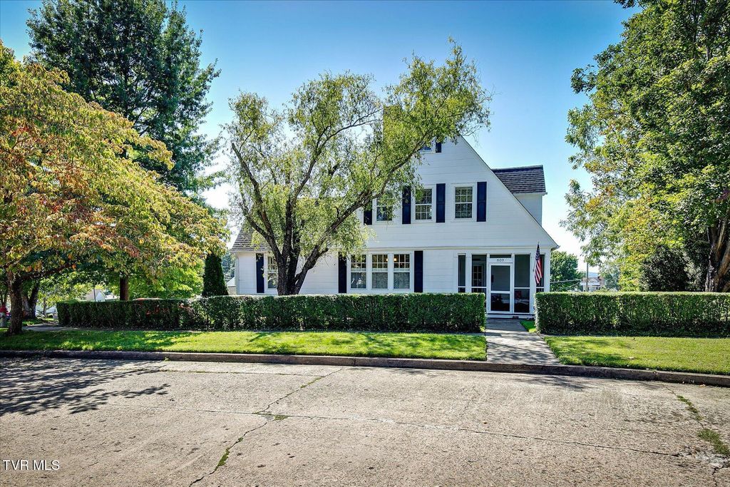 Photo of 809 Yadkin Street Street, Kingsport, TN 37660 (MLS # 9985819)