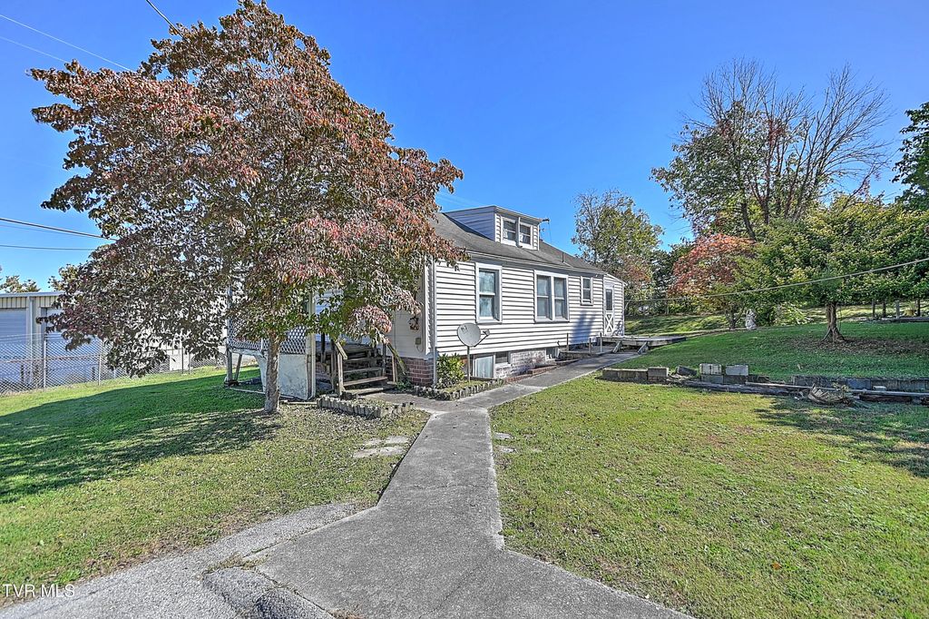 Photo of 1809 Autumn Lane, Kingsport, TN 37664 (MLS # 9987086)