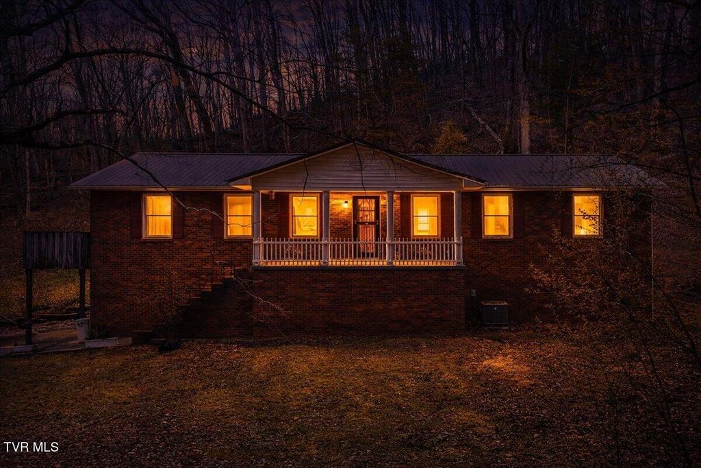 Photo of 216 Fitzsimmons Hill Road, Elizabethton, TN 37643 (MLS # 9993012)
