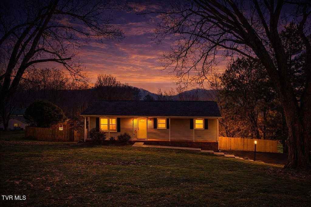 Photo of 316 Winding Road, Bristol, TN 37620 (MLS # 9992974)