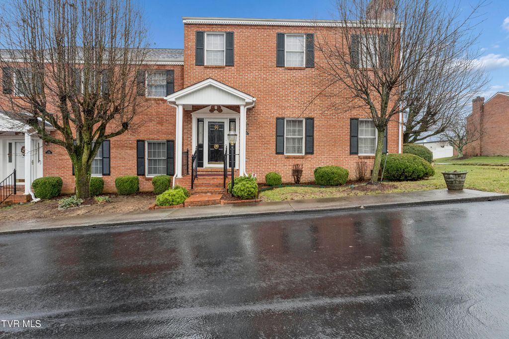 Photo of 2734 Oakland Avenue #D33, Johnson City, TN 37601 (MLS # 9990225)