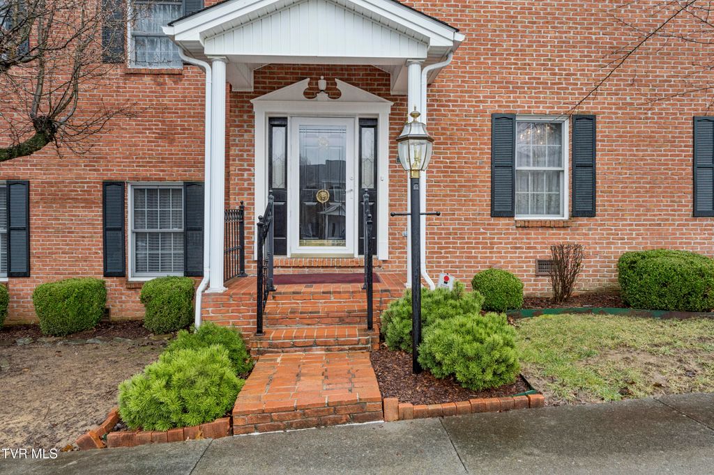 Photo of 2734 Oakland Avenue #D33, Johnson City, TN 37601 (MLS # 9990225)