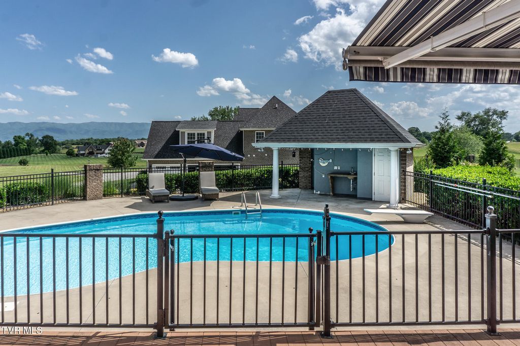 Photo of 201 Hawthorne Court, Greeneville, TN 37745 (MLS # 9995831)