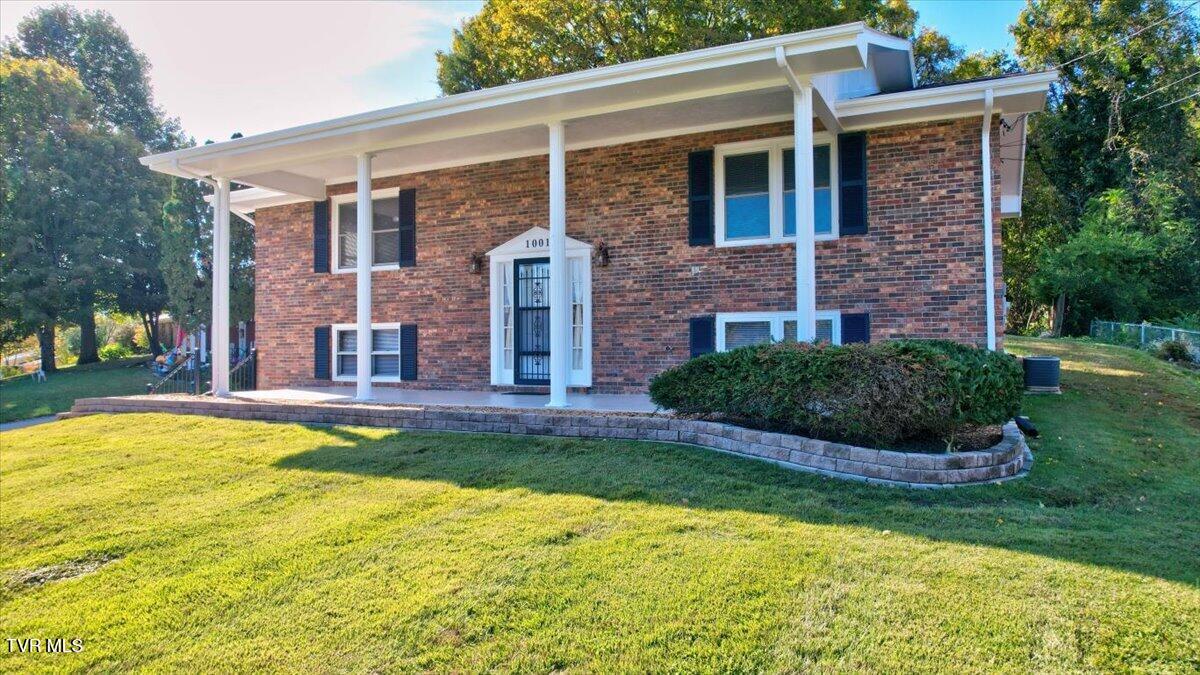 1001 Ridgefield Circle