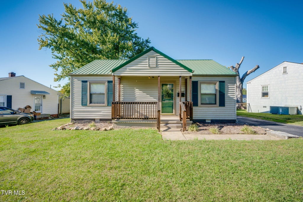 Photo of 2337 Hiwassee Drive, Kingsport, TN 37664 (MLS # 10002550)