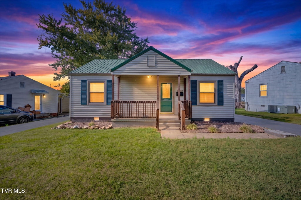 Photo of 2337 Hiwassee Drive, Kingsport, TN 37664 (MLS # 10002550)