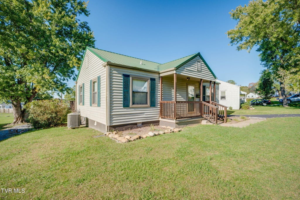 Photo of 2337 Hiwassee Drive, Kingsport, TN 37664 (MLS # 10002550)