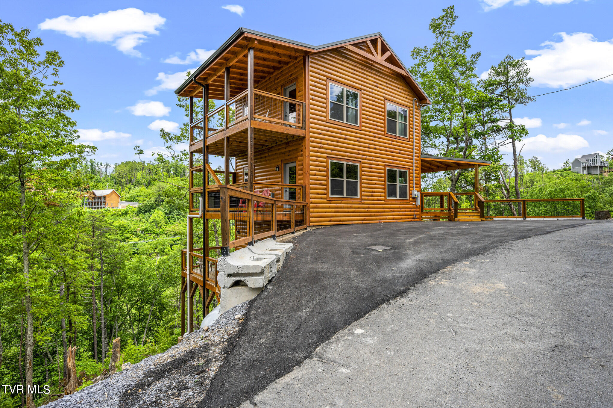 1864 Blue Tick Way, Sevierville, Tennessee image 2