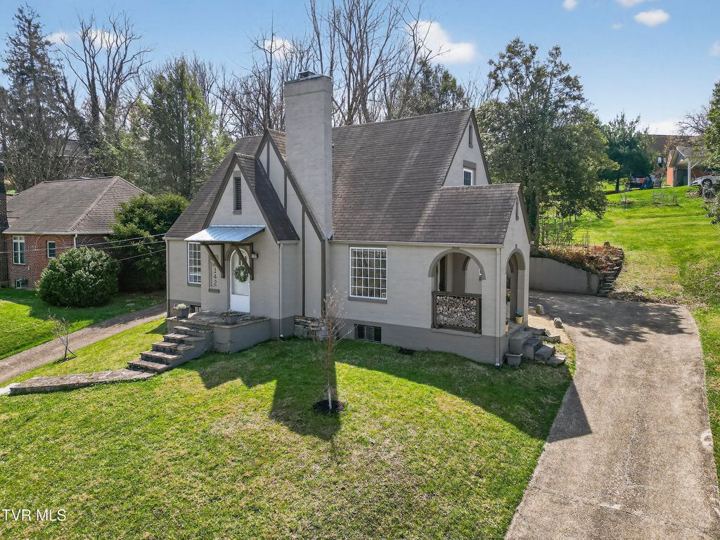 Photo of 142 Campbell Avenue, Marion, VA 24354 (MLS # 9992908)