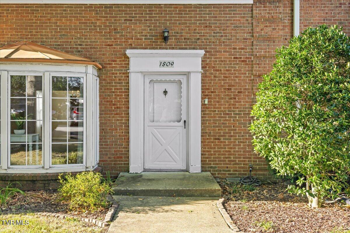 1809 Manor Court 0
