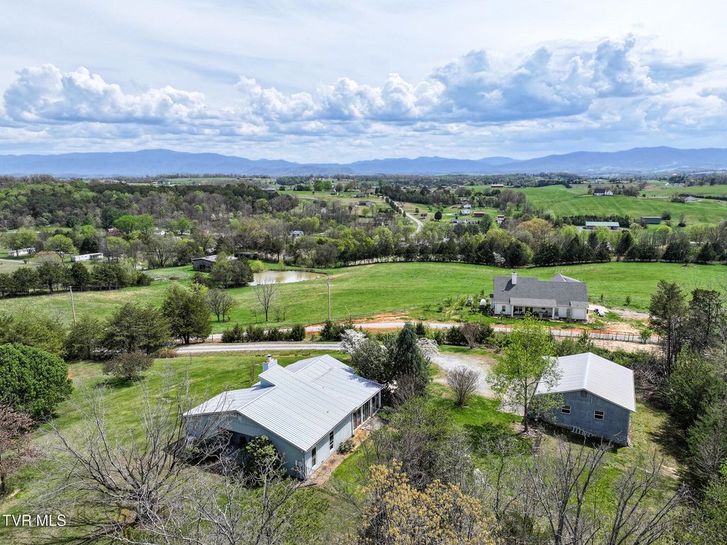 Photo of 255 Old Kentucky Road, Greeneville, TN 37743 (MLS # 9993621)