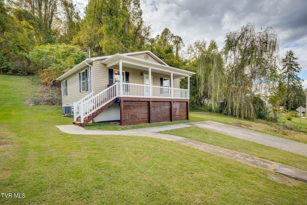Photo of 714 Maple Street, Johnson City, TN 37601 (MLS # 9987059)