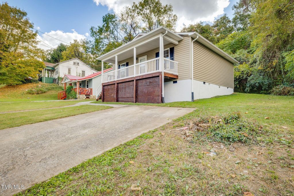 Photo of 714 Maple Street, Johnson City, TN 37601 (MLS # 9987059)