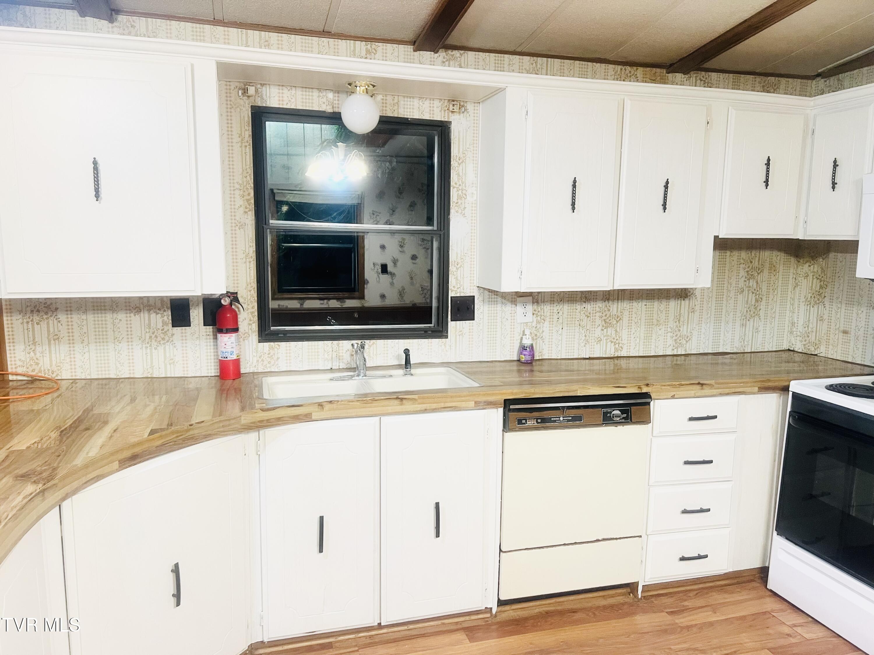 10702 Redbud Highway, Honaker, Virginia image 35