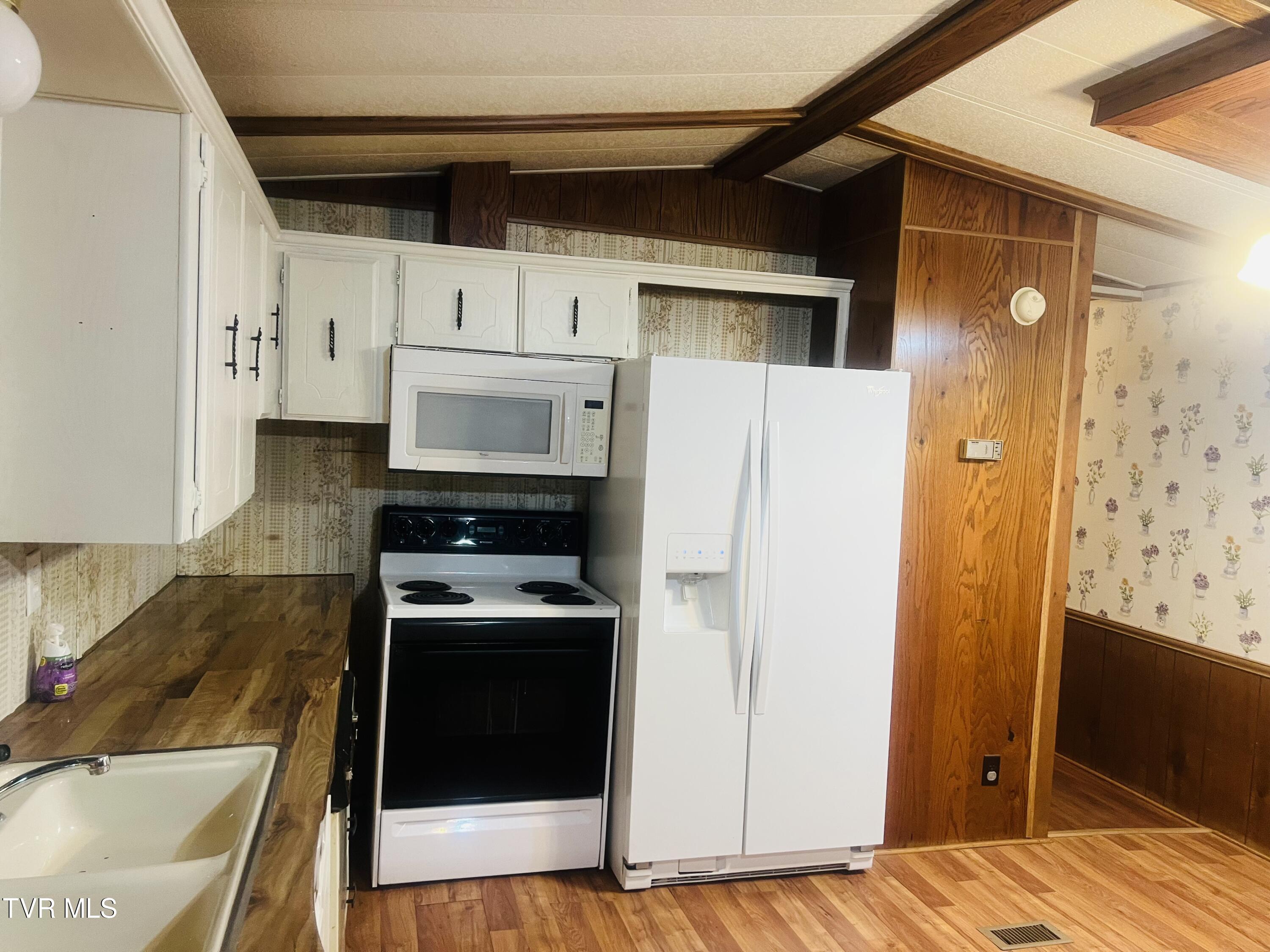 10702 Redbud Highway, Honaker, Virginia image 28