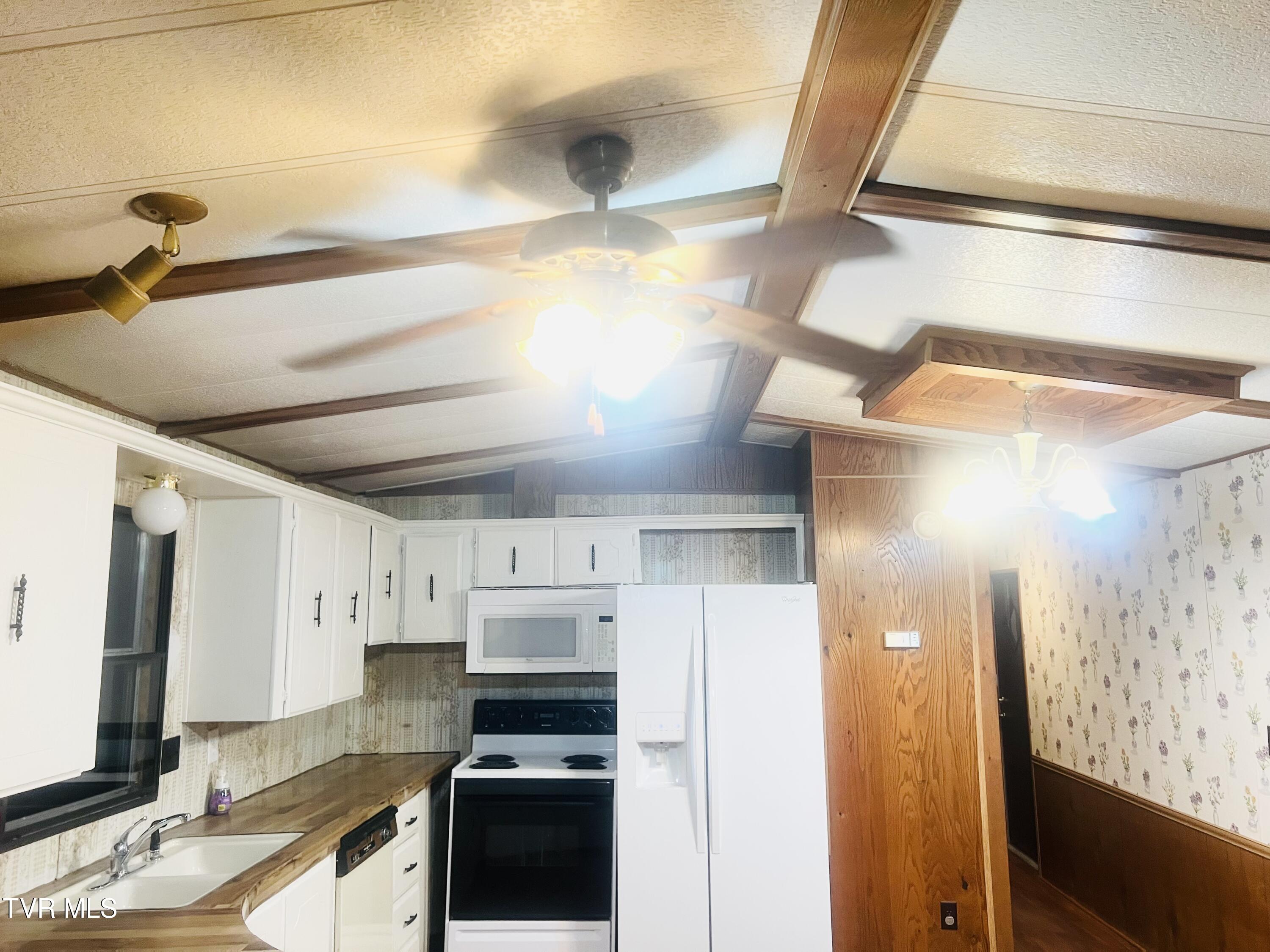 10702 Redbud Highway, Honaker, Virginia image 29