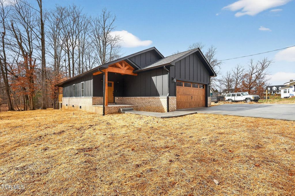 Photo of 178 Woodland Circle, Jonesborough, TN 37659 (MLS # 9991440)