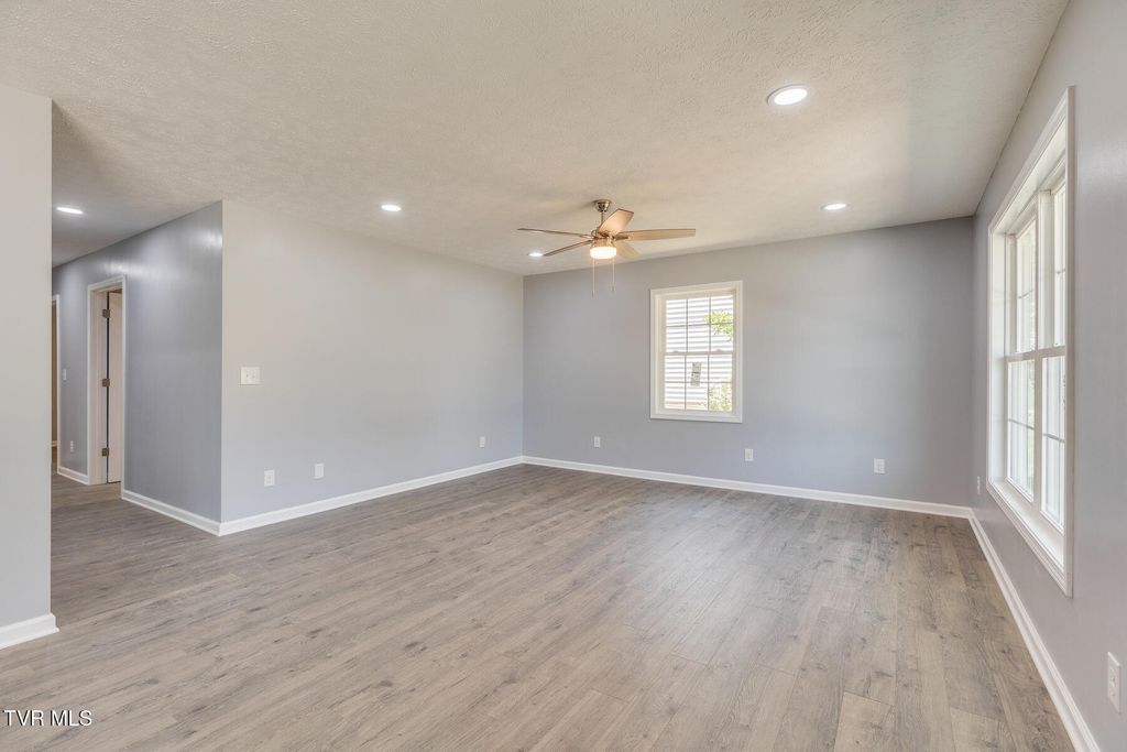 Photo of 104 Woodmont Avenue, Kingsport, TN 37660 (MLS # 9993248)