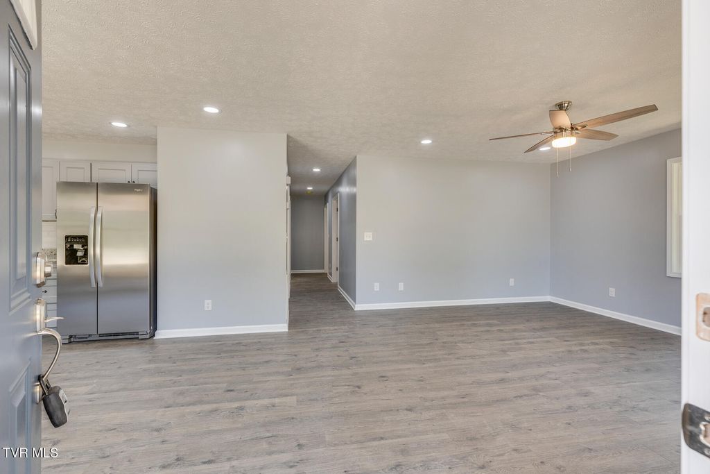 Photo of 104 Woodmont Avenue, Kingsport, TN 37660 (MLS # 9993248)