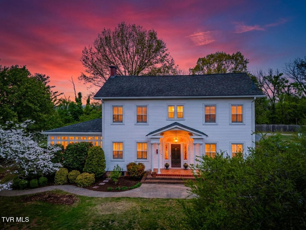 Photo of 207 Lynwood Street, Bristol, TN 37620 (MLS # 9993953)