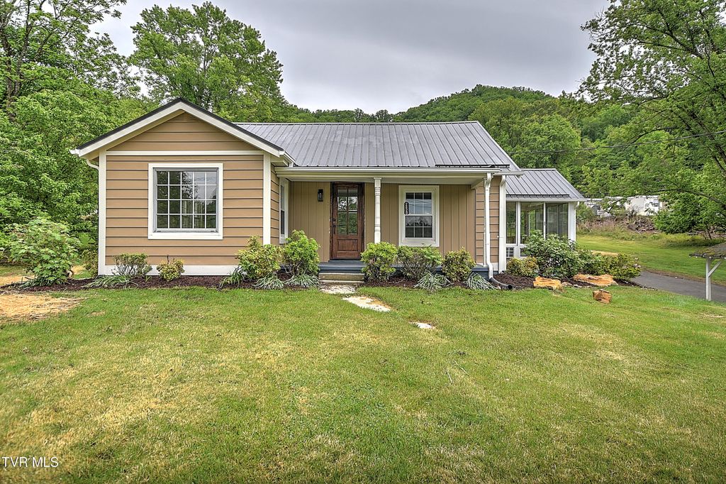 Photo of 2820 Broad Street, Bristol, TN 37620 (MLS # 9995173)