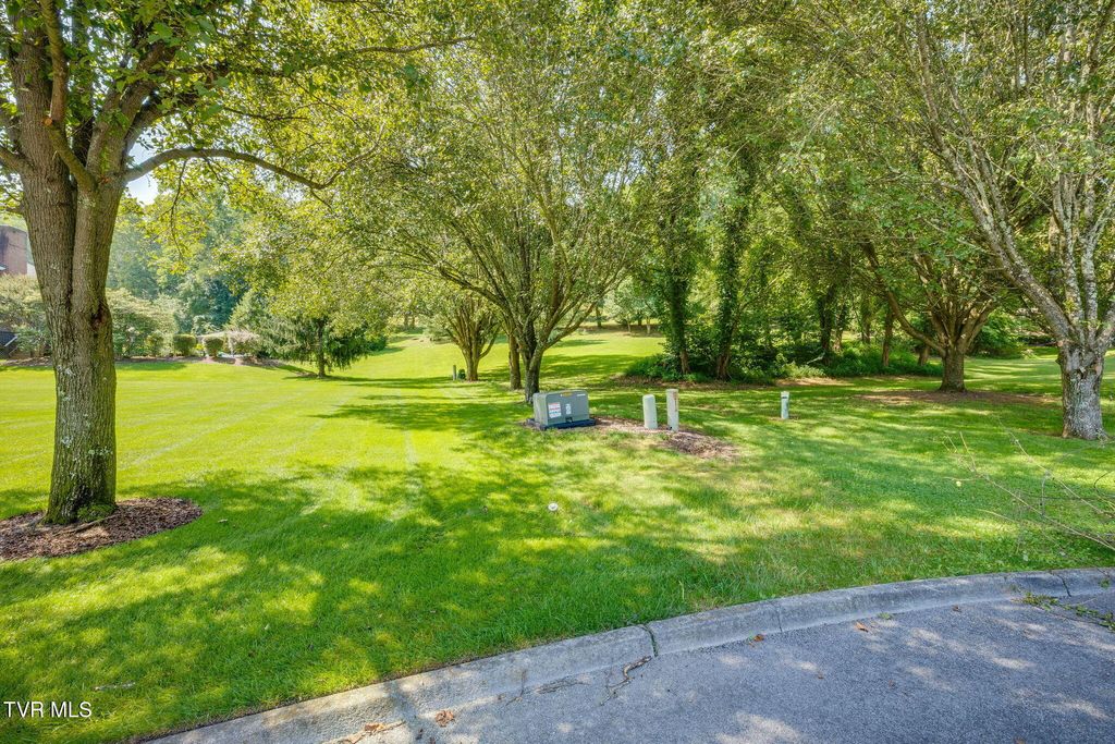 Photo of 5105 Edens Way, Kingsport, TN 37664 (MLS # 9998028)