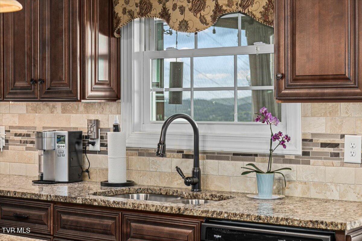 4892 Eagle Pointe Drive, Kingsport, Tennessee image 9