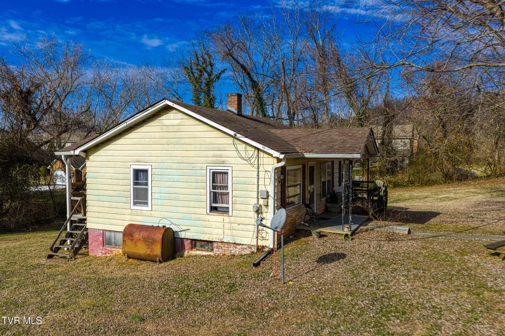 Photo of 1605 Lynnwood Drive, Johnson City, TN 37601 (MLS # 9990666)
