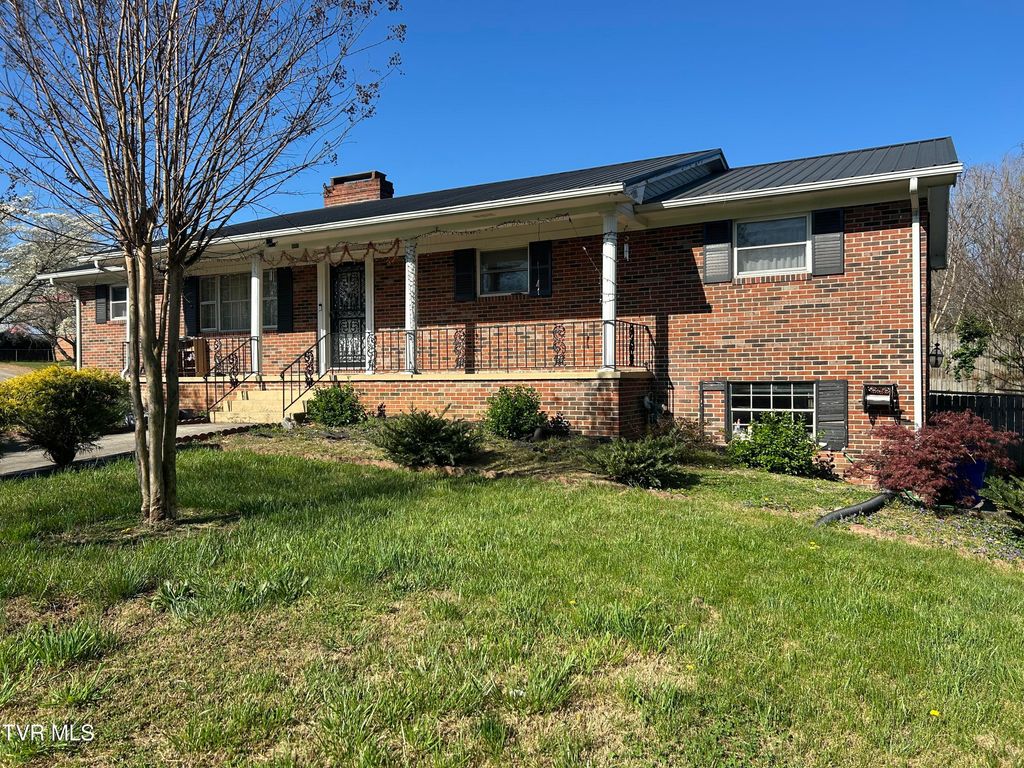 Photo of 605 Masengill Avenue, Morristown, TN 37814 (MLS # 9994663)
