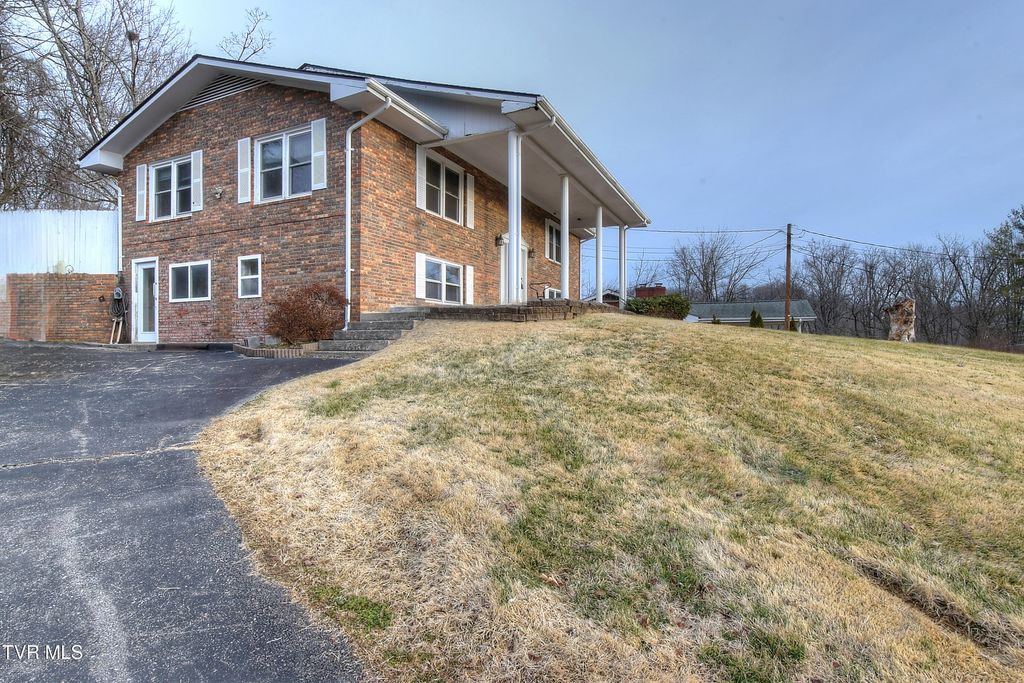 Photo of 1001 Ridgefield Circle, Johnson City, TN 37601 (MLS # 9991390)