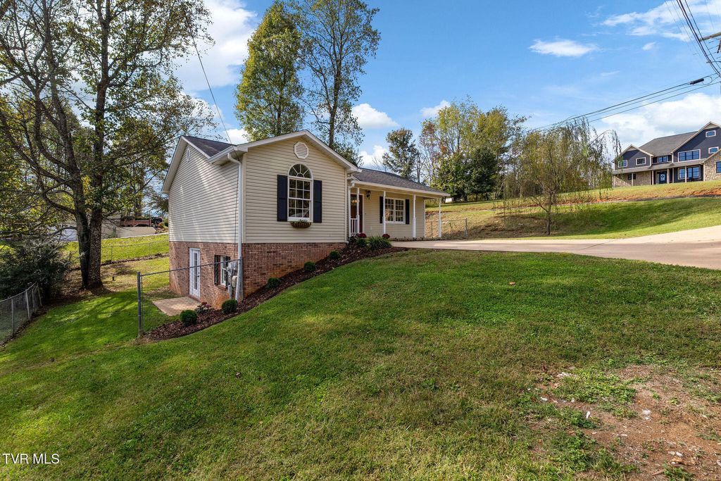 Photo of 140 Tracy Street, Bristol, VA 24201 (MLS # 9987216)