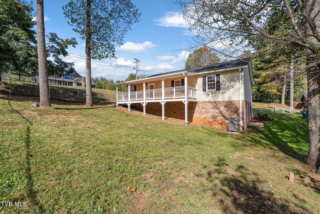 Photo of 140 Tracy Street, Bristol, VA 24201 (MLS # 9987216)