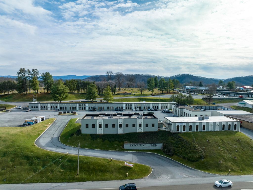 Photo of 1241 Volunteer Parkway, Bristol, TN 37620 (MLS # 9984180)