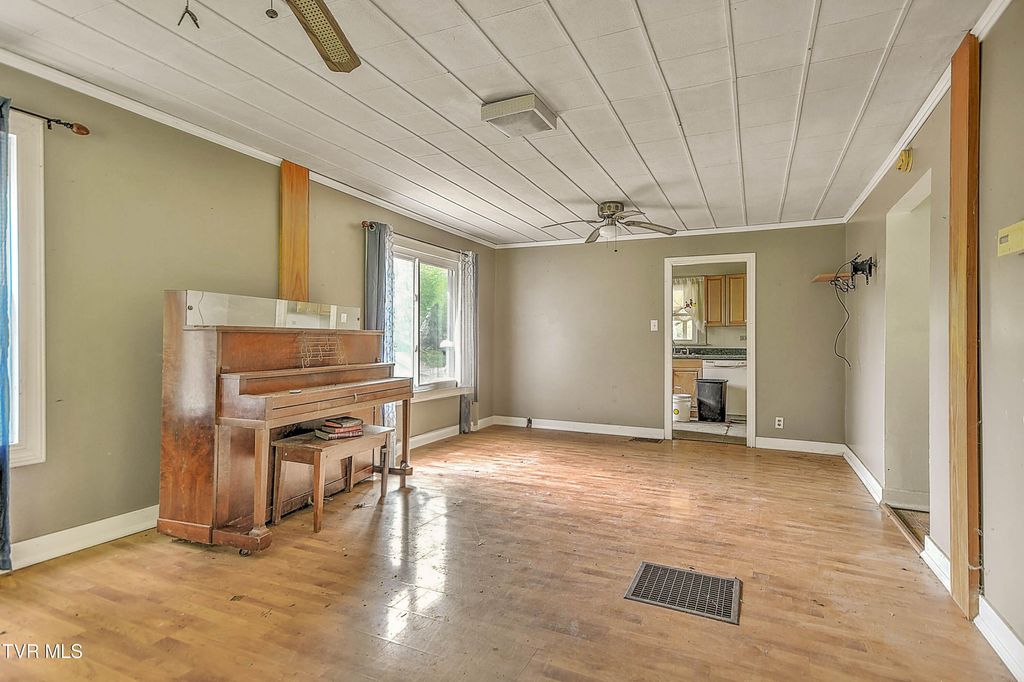 Photo of 1403 Bristol Caverns Highway, Bristol, TN 37620 (MLS # 9990583)