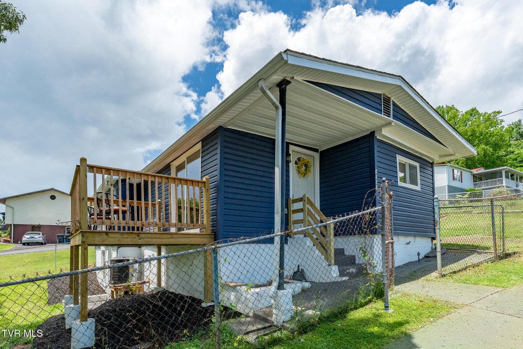 Photo of 3501 Watterson Street, Kingsport, TN 37660 (MLS # 9996956)