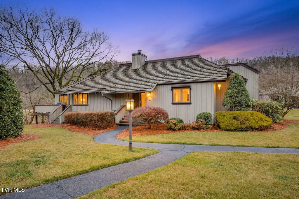 Photo of 80 Crown Circle, Kingsport, TN 37660 (MLS # 9991826)