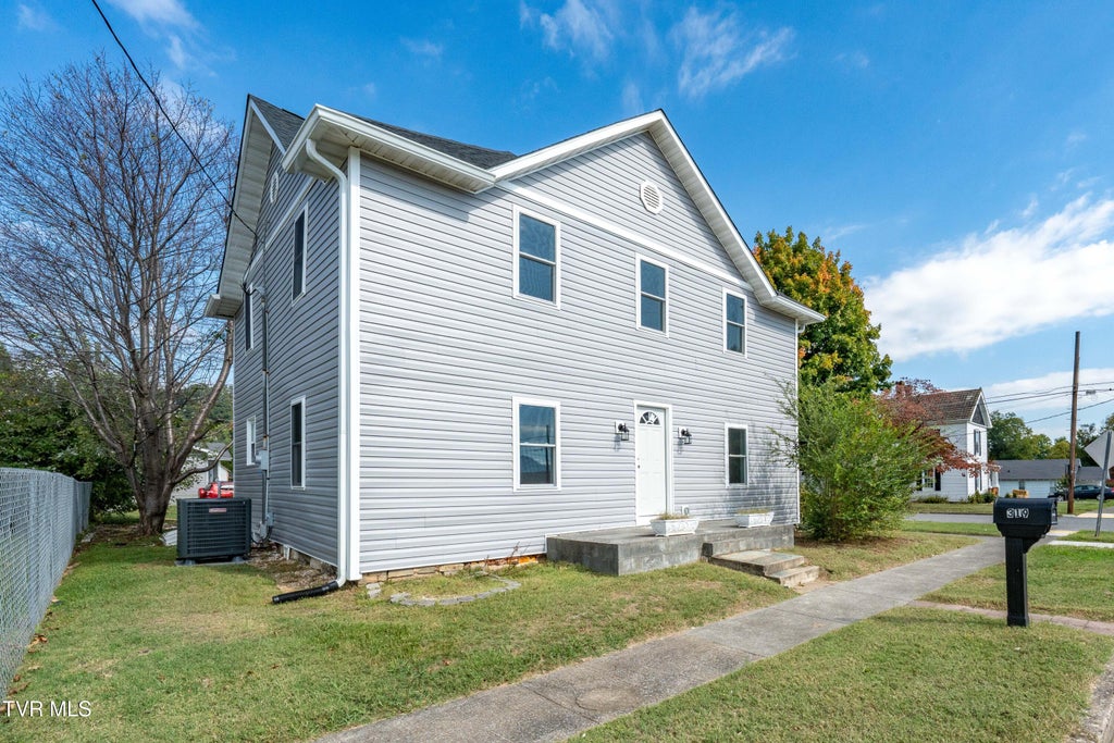 Photo of 319 Cottage Avenue, Elizabethton, TN 37643 (MLS # 10002174)
