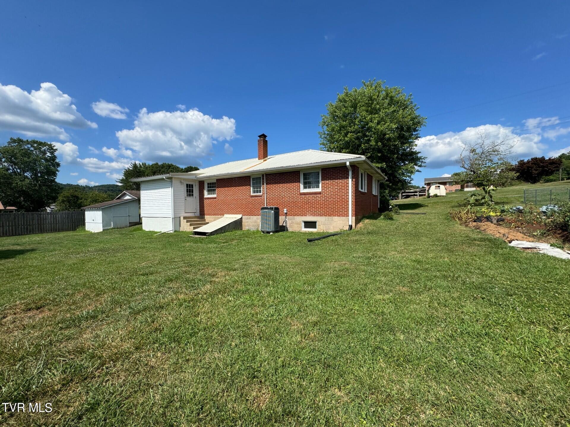 322 Holmes Street, Jonesville, Virginia image 3