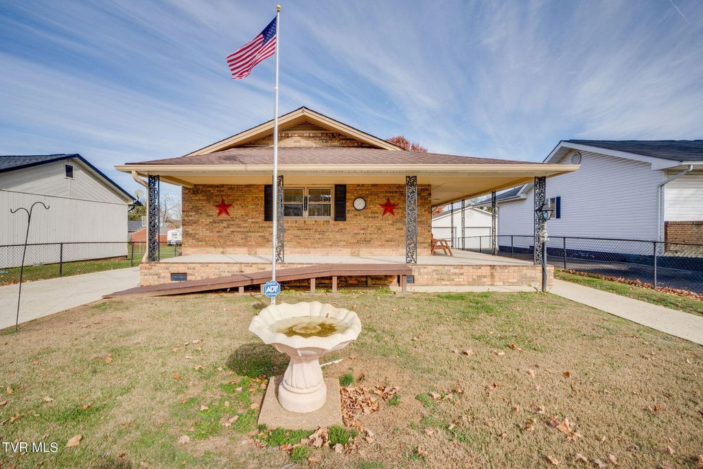 Photo of 1556 Redwood Drive, Kingsport, TN 37664 (MLS # 9988801)