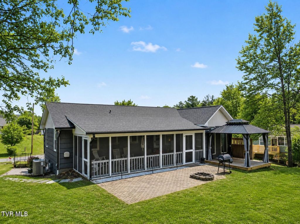 Photo of 220 Susong Lane, Greeneville, TN 37743 (MLS # 9990513)