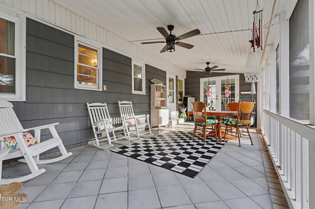 Photo of 220 Susong Lane, Greeneville, TN 37743 (MLS # 9990513)